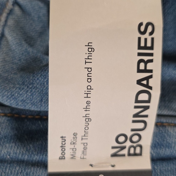 Mid Rise Bootcut Light Wash Jeans - Picture 8 of 16